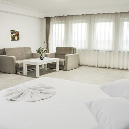 King Hotel Печ Экстерьер фото