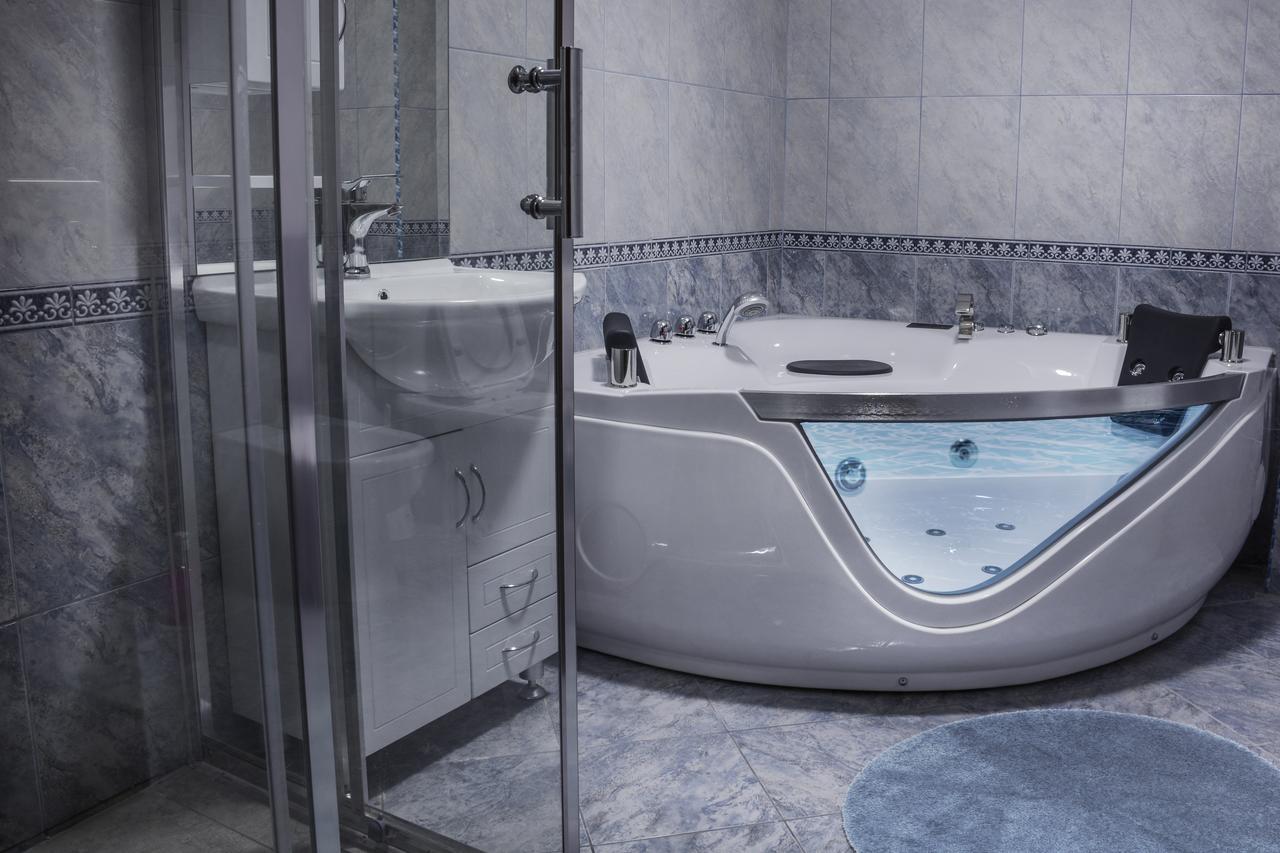 King Hotel Печ Экстерьер фото