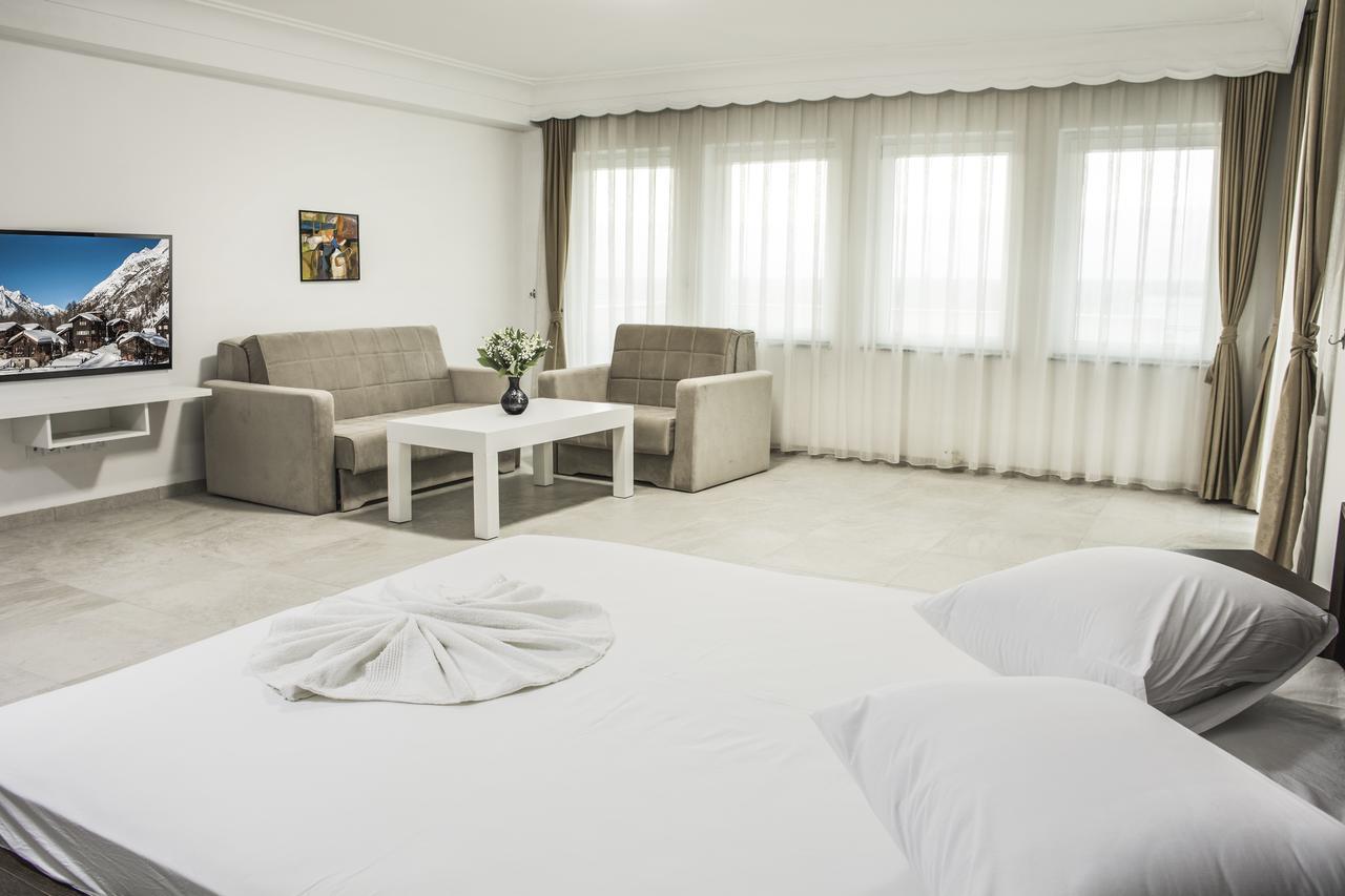 King Hotel Печ Экстерьер фото
