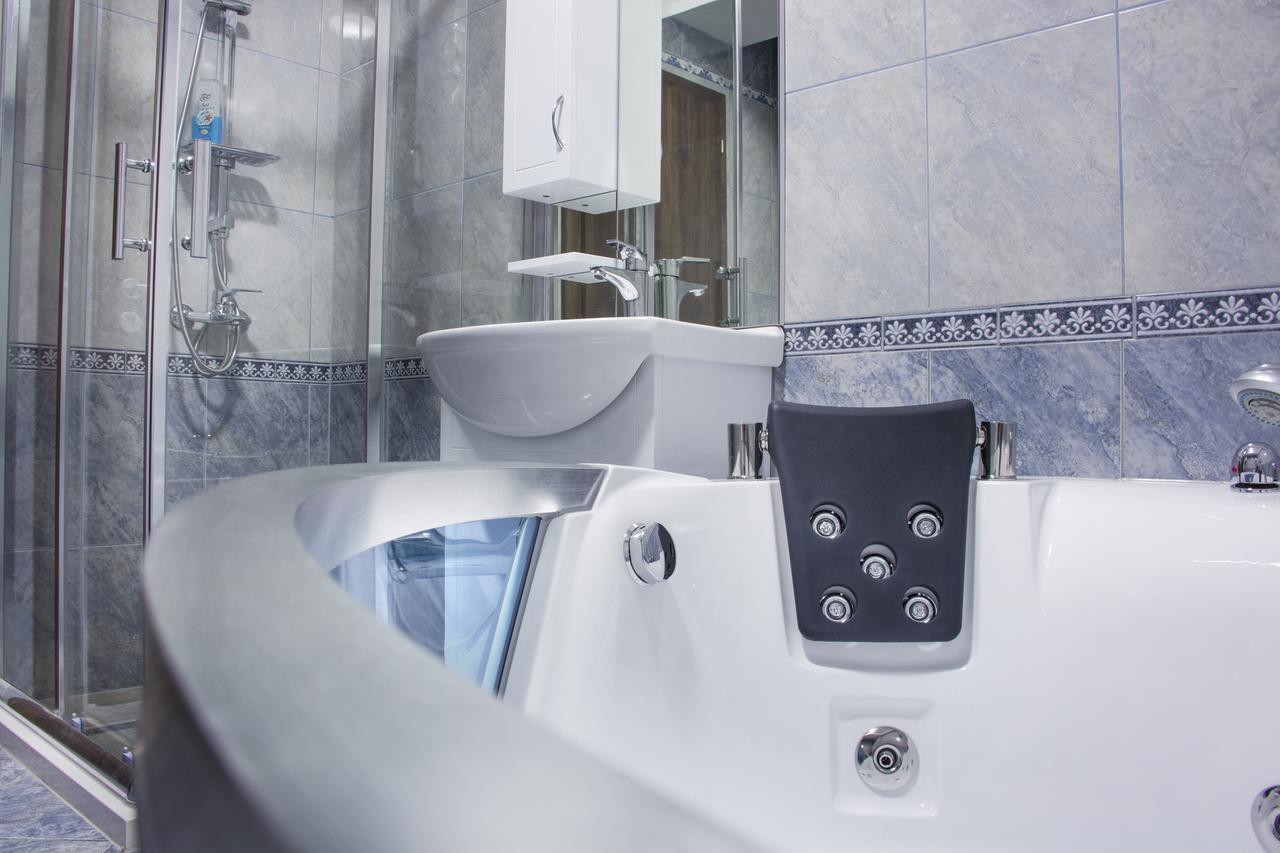 King Hotel Печ Экстерьер фото