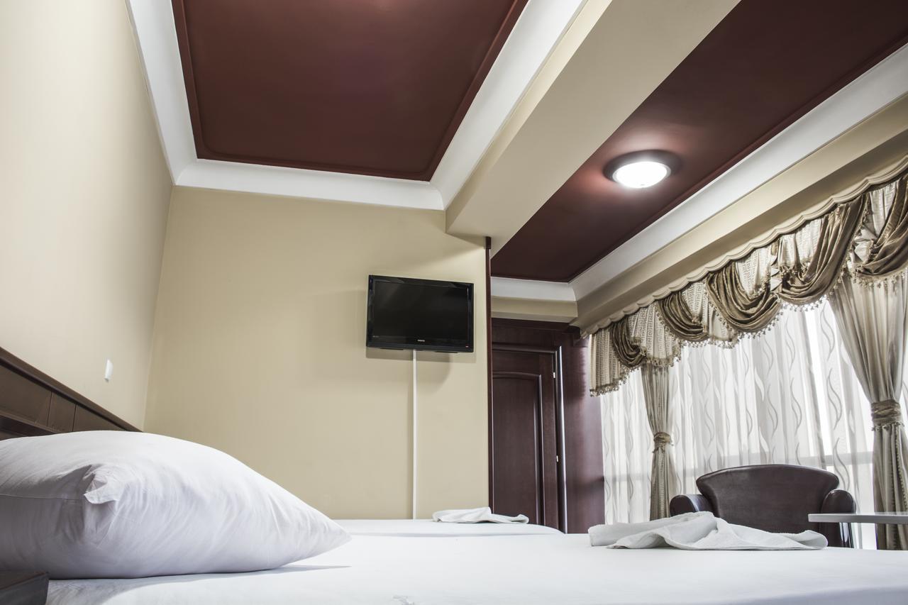 King Hotel Печ Экстерьер фото