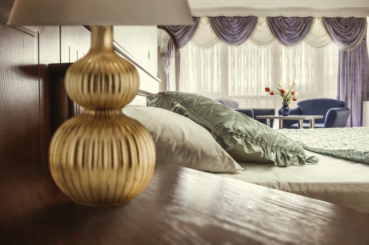 King Hotel Печ Экстерьер фото
