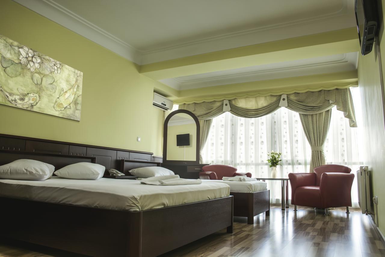 King Hotel Печ Экстерьер фото