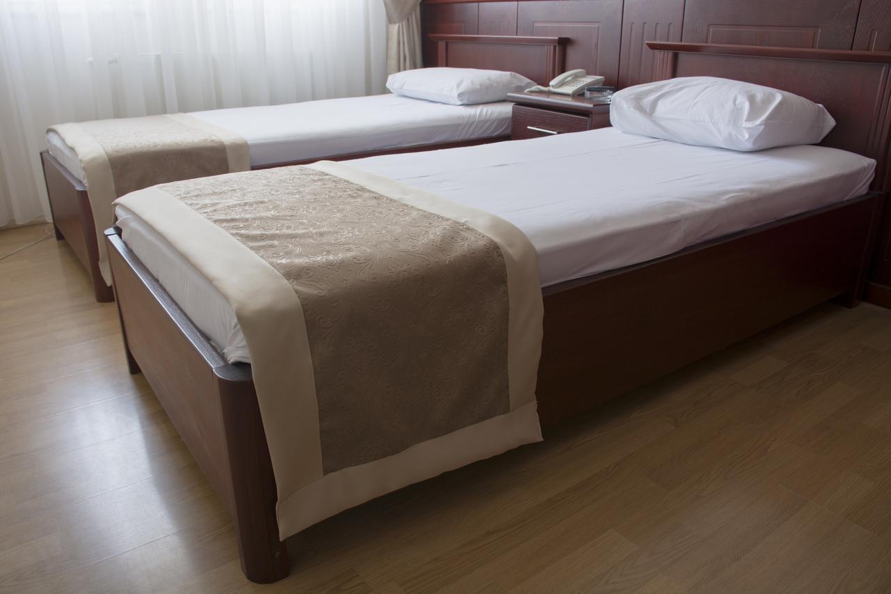 King Hotel Печ Экстерьер фото